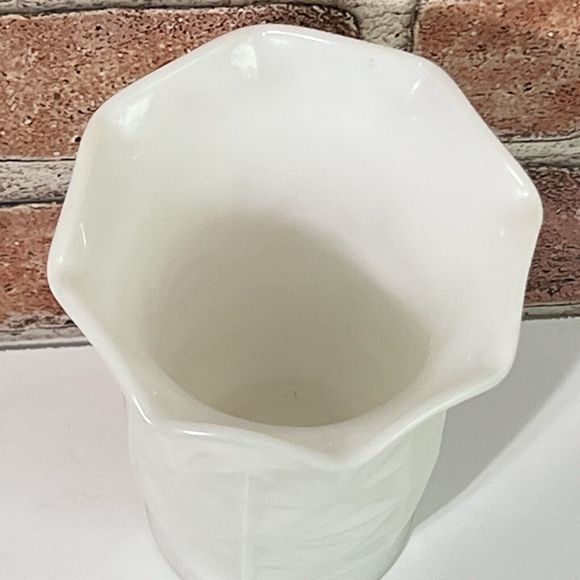 Vintage Milk Glass Bud Vase White Ruffled Fire King Interior Decor Home Accent - Picture 9 of 16